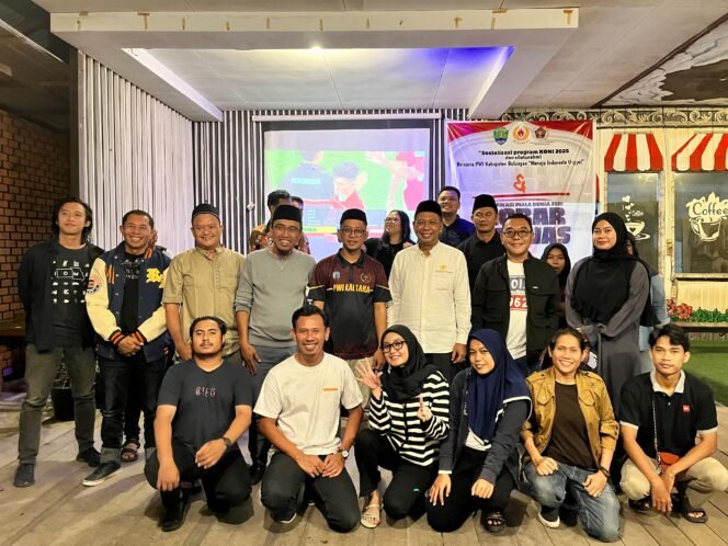 
					Persatuan Wartawan Indonesia (PWI) Bulungan bekerja sama dengan Komite Olahraga Nasional Indonesia (KONI) Bulungan menggelar nonton bareng (nobar) pertandingan Indonesia vs Australia pada Kamis (20/3).