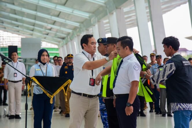 
					 PT Angkasa Pura Indonesia Kantor Cabang Bandar Udara Internasional Sultan Aji Muhammad Sulaiman (SAMS) Sepinggan Balikpapan resmi membuka Posko Terpadu Angkutan Udara (20/3) 
