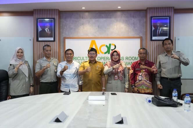 
					Wakil Gubernur (Wagub) Kalimantan Utara (Kaltara) Ingkong Ala, SE., M.Si. didampingi Kepala Dinas Pertanian dan Ketahanan Pangan (DPKP) Kaltara Ir. Heri Rudiyono, M.Si., melakukan kunjungan ke Kementerian Pertanian Republik Indonesia, Senin (21/4). 