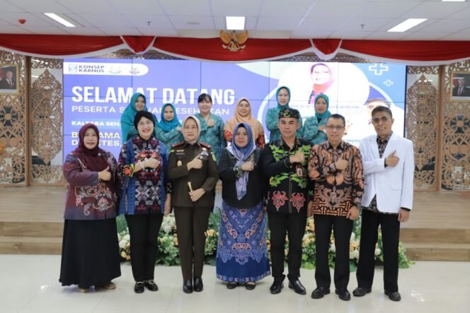 
					Plh Sekretaris Provinsi (Sekprov) Kalimantan Utara (Kaltara) Dr. Bustan SE., M.Si hadiri sekaligus membuka seminar kesehatan bertajuk Kaltara Sehat, Kaltara Hebat Bersama Lawan Diabetes, Kanker, dan Autoimun yang diselenggarakan di Ruang Serbaguna Lt. 1 Kantor Gabungan Dinas Kaltara.