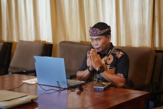 
					Gubernur Kalimantan Utara (Kaltara) Drs. H. Zainal A. Paliwang, S.H., M.Hum.,  membuka resmi kegiatan Pelatihan Digital Leadership Academy (DLA) Mitra Microsoft dan Pemerintah Provinsi (Pemprov) Kaltara bersama Kementerian Komunikasi dan Digital (Kemkomdigi RI), Level Jabatan Pimpinan Tinggi Pratama Tahun 2025 berlangsung di Jakarta Pusat secara daring (zoom meeting) pada Senin (14/4). 