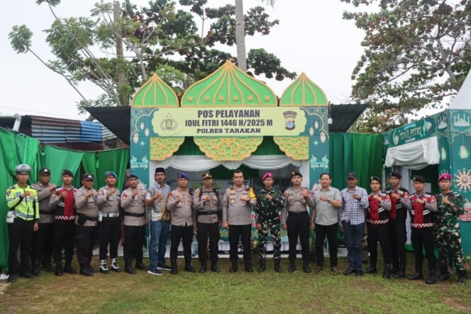 
					Dalam rangka memastikan kesiapsiagaan petugas dalam menghadapi lonjakan pengunjung pada akhir pekan yang bertepatan dengan H+5 lebaran, Kapolres Tarakan AKBP Erwin S. Manik, S.H., S.I.K., M.H., melakukan pengecekan di Pos Pelayanan Ops Ketupat Kayan 2025 di Pantai Amal. 
