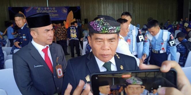 
					Gubernur Kaltara Zainal Arifin Paliwang Usai Menghadiri HUT TNI AU Ke-79 di Lanud Anang Busra. Foto: fokusborneo.com