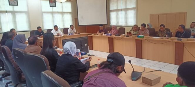 
					RDP DPRD Kota Tarakan dengan Pertamina soal kualitas BBM. Foto: Fokusborneo.com