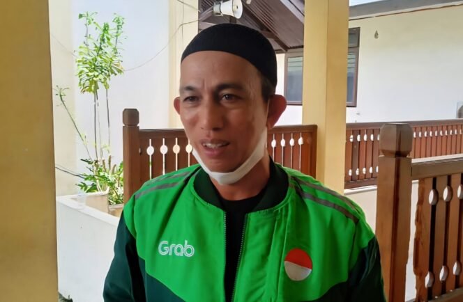 
					Jabir salah satu ojol yang kendaraannya rusak diduga gegara BBM. Foto: Fokusborneo.com