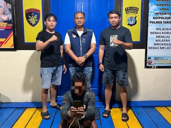 
					Pencuri Handphone Dibawa Ke Mako Sat Polairud Polres Tarakan Untuk Pemeriksaan Lebih Lanjut. Foto: ist