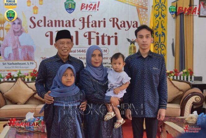
					Bupati Bulungan, Syarwani, S.Pd, M.Si beserta keluarga menggelar open house Lebaran pada hari pertama di Rumah Jabatan di Jl Jelarai Tanjung Selor pada Senin (31/3/2025). 