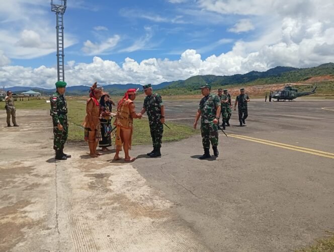 
					Pangdam VI/Mulawarman Mayjen TNI Rudy Rachmat Nugraha, S.I.P., M.Sc. melaksanakan kunjungan kerja di wilayah Krayan, Kabupaten Nunukan, Provinsi Kalimantan Utara, pada Rabu (09/04/25),