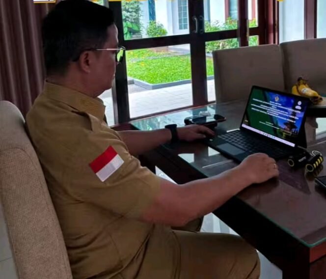 
					Bupati Tana Tidung, Ibrahim Ali hadir mengikuti Entry Meeting Pemeriksaan Laporan Keuangan Pemerintah Daerah (LKPD) serta Koordinasi Pemeriksaan LKPD dan Laporan Keuangan Kementerian/Lembaga (LKLL) Tahun 2024 yang digelar secara virtual bersama Anggota VI Badan Pemeriksa Keuangan (BPK) RI Drs. H. Fathan Subchi, M.A.P., CISSA, ChFA, Selasa (15/4/2025).