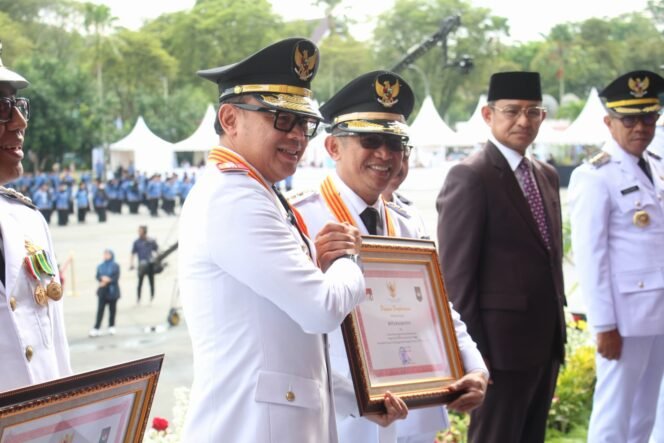 
					Kota Balikpapan menjadi salah satu dari 23 daerah yang menerima penghargaan pada  peringatan Hari Otonomi Daerah (OTDA) ke-XXIX yang digelar di Halaman Dome Balikpapan, Kaltim Jumat (25/4/2025).