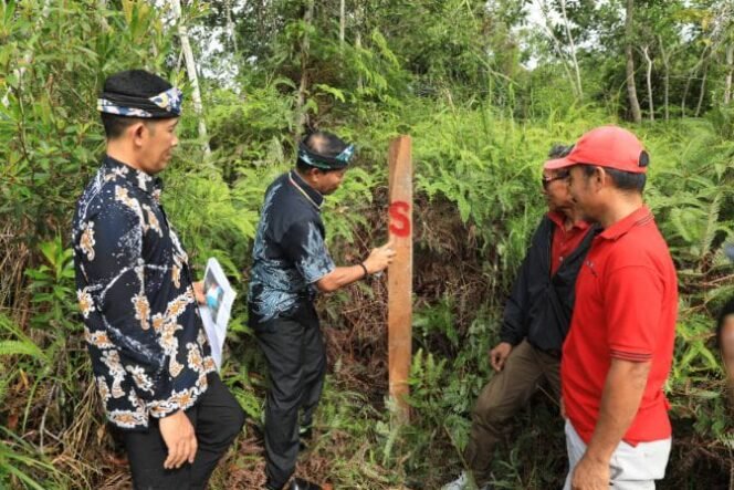 
					Gubernur Kalimantan Utara (Kaltara), Dr. H. Zainal A. Paliwang, S.H., M.Hum., saat meninjau langsung lokasi tempat berdirinya 