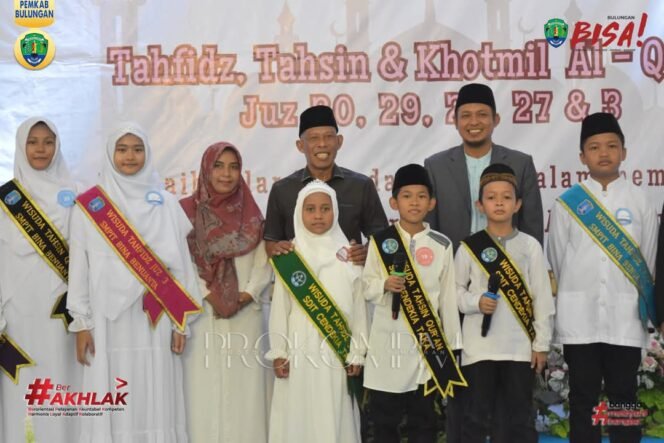 
					 Sebanyak 199 murid dan pelajar Sekolah Dasar Islam Terpadu (SDIT) Cendia Taka dan SMPIT Benuanta Tanjung Selor menjalani Wisuda Akbar Tahfidz, Tahsin dan Khotmil Al-Quran Juz 30, 29, 28, 27 dan Juz 3 Tahun 2025 di Gedung Wanita di Jl Serindit Tanjung Selor pada Sabtu, (26/4/2025). 