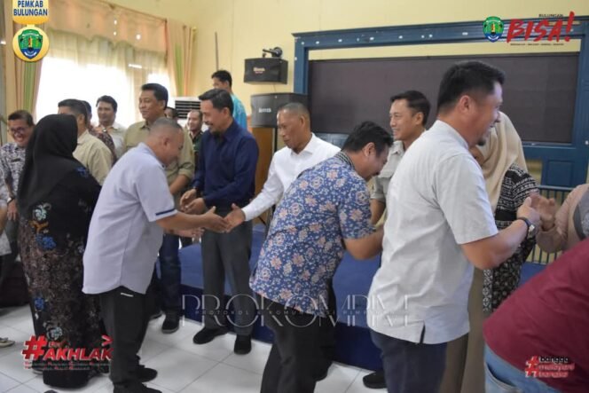 
					Bupati Bulungan Syarwani melakukan halal bihalal bersama jajaran Dinas Perikanan Bulungan, Jumat (25/4/2025).
