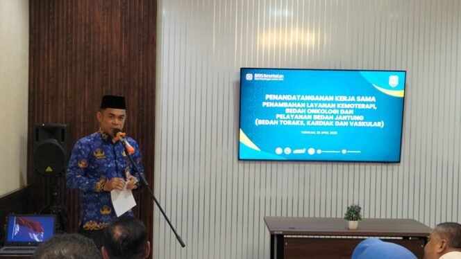 
					HADIR DI KALTARA : Pj Sekprov Kaltara, Dr Bustan, SE, M.Si menghadiri peresmian layanan kesehatan spesialis yang digelar di Ruang Rapat Kantor BPJS Kesehatan, Senin (28/4). 
