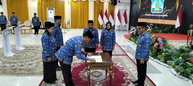 
					Wali Kota Balikpapan Rahmad Mas'ud melantik 3 pejabat tinggi pratama di lingkungan Pemkot Balikpapan.