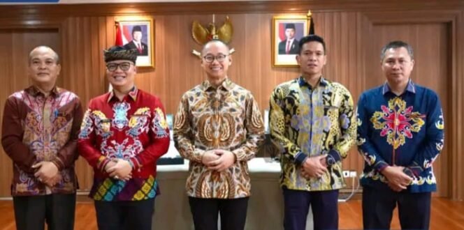 
					Bupati Tana Tidung, Ibrahim Ali didampingi Ketua DPRD Tana Tidung, Jamhari beserta Kepala DPM-PTSP Tana Tidung, dan Kabid Tata Ruang Dinas PUPR-Perkim Tana Tidung melakukan kunjungan ke Gedung Nusantara III MPR/DPR/DPD RI, Rabu (28/5/2025). 