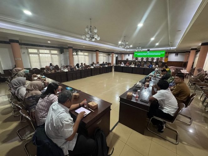 
					RDP DPRD dengan Disdik , Dewan Pendidikan, Komite dan pihak sekolah terkait iuran perpisahan siswa. Foto: Fokusborneo.com 