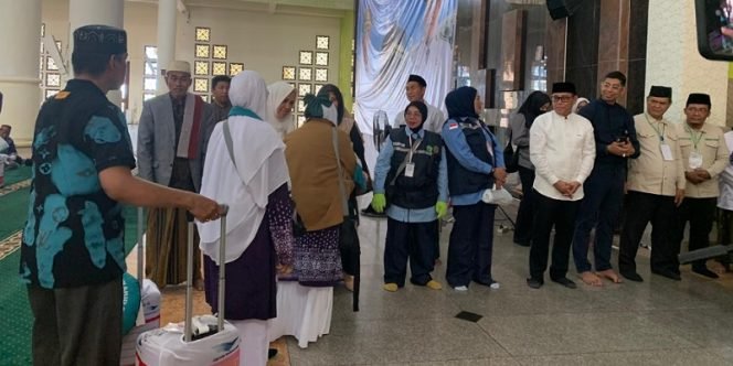 
					Keberangkatan Calon Jamaah Haji Tatakan. Foto: ist