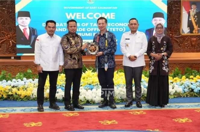 
					Gubernur Kalimantan Timur (Kaltim) Dr H Rudy Mas'ud (Harum) didampingi Wakil Gubernur H Seno Aji dan Sekretaris Daerah Provinsi Kalimantan Timur Sri Wahyuni, menerima kunjungan Kepala Perwakilan Kantor Dagang dan Ekonomi Taipei Mr Bruce Chen Jung Hung, Jumat (16/5/2025