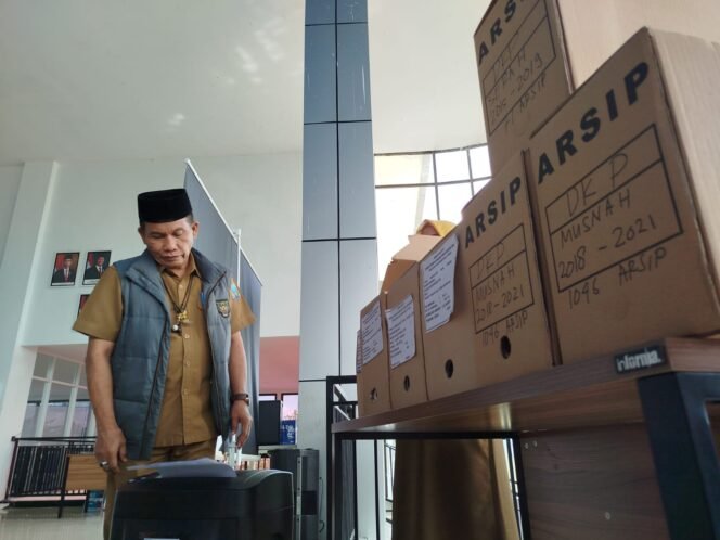 
					Pemusnahan arsip retensi yang telah melewati masa simpan, dimusnahkan Dinas Perpustakaan dan Kearsipan (DPK) Provinsi Kaltara, Senin (19/5/2025).
