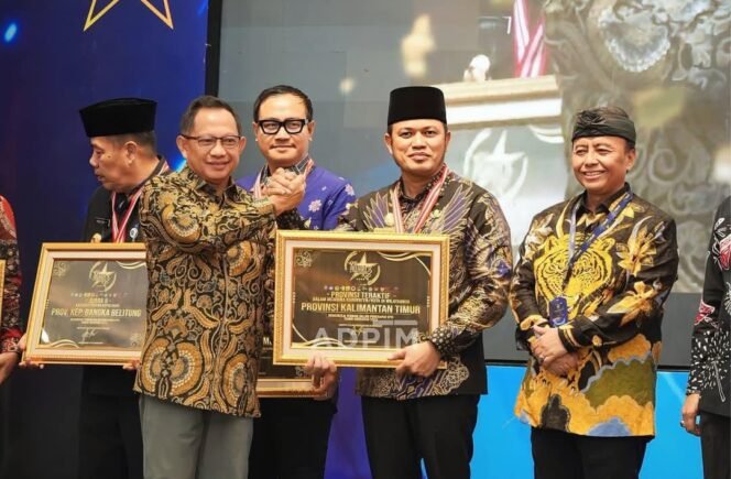 
					Gubernur Kaltim Terima SPM Awards 2025, Mendagri Tito Karnavian Beri Arahan