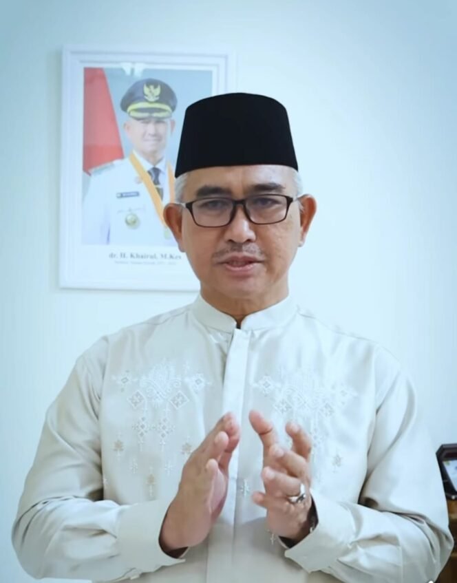 
					Wali Kota Tarakan, Dr. Khairul, M.Kes