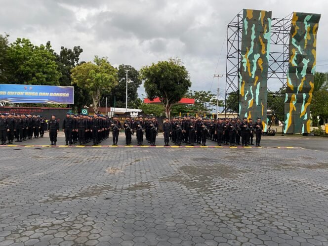 
					 Pastikan keamanan dan kelancaran, Batalyon A Pelopor Satbrimob Polda Kaltim turut terlibat dalam kegiatan pengamanan selama kunjungan kerja Wakil Presiden Republik Indonesia Gibran Rakabuming Raka di lokasi Ibu Kota Negara (IKN) Nusantara, Selasa (27/5/2025).