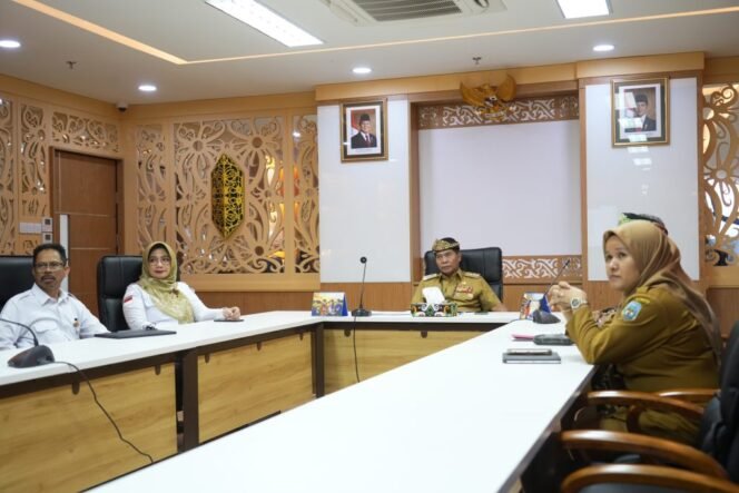 
					PERCEPATAN : Gubernur Kalimantan Utara (Kaltara), Dr. H. Zainal A. Paliwang, S.H., M.Hum., menghadiri Rakor Percepatan Swasembada Pangan bersama Mentan RI Andi Amran Sulaiman dan Mendagri Tito Karnavian secara daring, Selasa (3/6)
