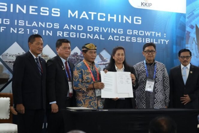 
					Komite Kebijakan Industri Pertahanan (KKIP) yang dipimpin Letjen TNI (Purn) Yoedhi Swastanto menggelar Business Matching bertajuk Connecting Island and Driving Growth: The Role of N219 in Regional Accessibility dalam ajang Indonesia Defense 2025 di Hall C2, JIExpo Kemayoran, Jakarta Pusat, Kamis (12/06/2025).