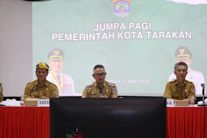 
					Wali Kota Tarakan, dr. H. Khairul, M.Kes., memimpin acara Jumpa Pagi Pemkot Tarakan di Gedung Serbaguna Pemkot Tarakan, Selasa (3/6/2025).

