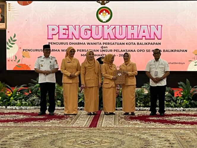
					Pengukuhan DWP Balikpapan oleh Wakil Wali Kota Balikpapan Bagus Susetyo. (Foto:istimewah)