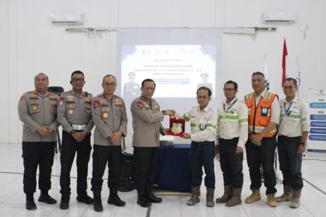 
					Kepala Kepolisian Daerah Kalimantan Utara, Irjen Pol Hary Sudwijanto, S.I.K., M.Si., melaksanakan kunjungan kerja ke area operasional PT. Pesona Khatulistiwa Nusantara (PKN) yang berlokasi di Desa Apung, Kecamatan Tanjung Selor, Kabupaten Bulungan.