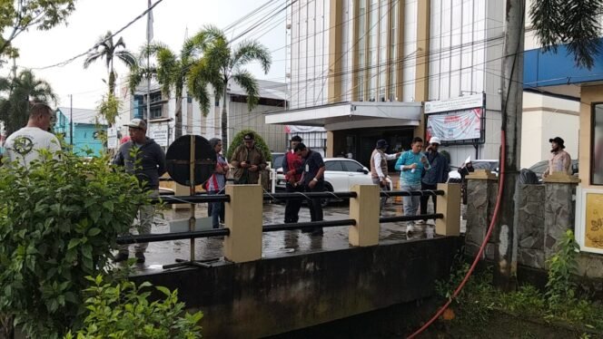 
					Pemkot Balikpapan Lakukan Perbaikan Saluran Drainase di Kawasan Padat Lalu Lintas