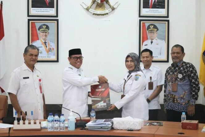 
					Pemerintah Kota Tarakan terus berupaya meningkatkan kualitas tata kelola pemerintahan dan pelayanan publik dengan mengikuti Entry Meeting Evaluasi Laporan Penyelenggaraan Pemerintahan Daerah (LPPD) dan Standar Pelayanan Minimal (SPM) Kota Tarakan, Rabu (11/6/2025).