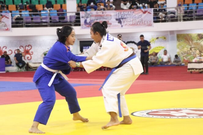 
					Polwan Batalyon C Pelopor Satbrimob Polda Kaltim bernama Bripda Baiq Syalwa Dila Putri berhasil menjadi juara pertama serta membawa pulang 3 mendali sekaligus pada Kejuaraan Judo Kapolda Kaltim Cup 2025 yang ditutup hari Rabu (18/06).