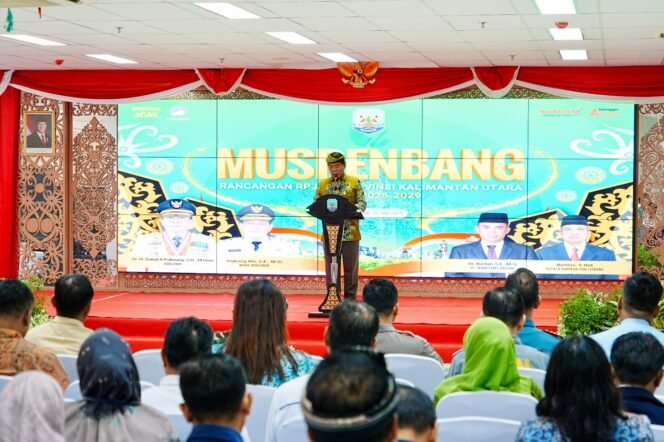 
					BERI ARAHAN : Gubernur Kaltara, Dr. H. Zainal A. Paliwang, SH, M.Hum memberikan arahan pada pelaksanaan Musrenbang RPJMD 2025-2029 yang digelar di Aula Lantai 1 Gedung Gadis, Rabu (25/6).


