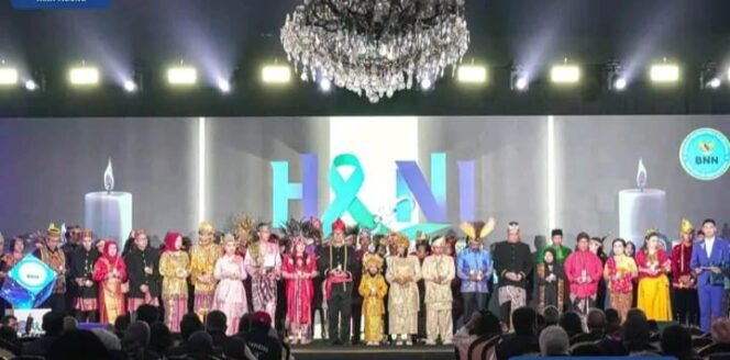 
					Rangkaian Hari Anti Narkotika Internasional (HANI) tahun 2025, Wakil Bupati Tana Tidung didampingi oleh Staf Ahli bidang pemberdayaan masyarakat dan teknologi TP PKK Kabupaten Tana Tidung menghadiri acara yang digelar di Gedung Pendopo Sasono Taman Mini Indonesia, Jakarta. 