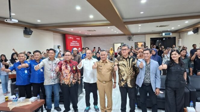 
					Anggota DPR RI Deddy Sitorus membuka sosialisasi Program Strategis Kementerian ATR/BPN menjadi mitra kerja Komisi II. Foto: Fokusborneo.com