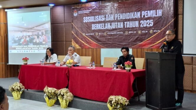
					Anggota DPR RI Deddy Sitorus membuka sosialisasi pendidikan pemilih berkelanjutan bekerjasama dengan KPU RI. Foto: Fokusborneo.com