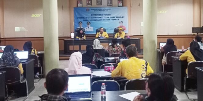 
					Walikota Tarakan dr. Khairul Membuka Bimtek Verifikasi dan Validasi Data Anak Tidak Sekolah. Foto: fokusborneo.com