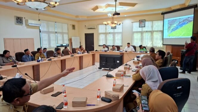 
					RDP persoalan tanah pemakaman Nasrani Juata Laut yang difasilitasi Komisi I DPRD Kota Tarakan. Foto: Fokusborneo.com