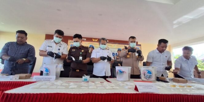 
					Pemusnahan Barang Bukti Sabu Oleh Polres Tarakan. Foto: fokusborneo.com