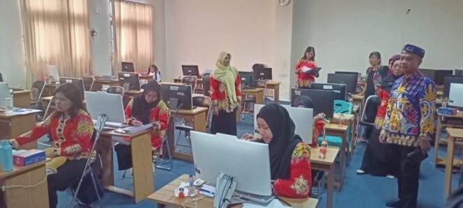 
					Kaca Disdikbud Provinsi Kaltara, Tarakan, Mustari tinjau SPMB di SMAN 1 Kota Tarakan. Foto: Fokusborneo.com
