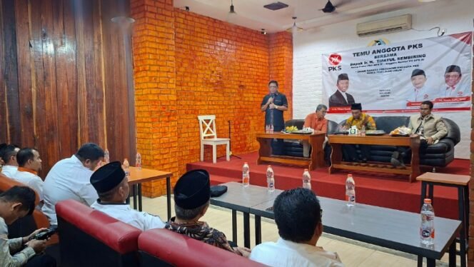
					Ketua DPW PKS Provinsi Kaltara Muhammad Nasir dalam temu Anggota DPR RI dari PKS Ir. H. Tifatul Sembiring dengan Kader PKS se-Kaltara. Foto: Fokusborneo.com 