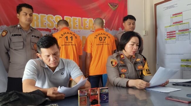 Kapolsek Tarakan Timur Didampingi Kanit Reskrim Gelar Press Release Pengungkapan Kasus Pencurian Rokok. Foto: fokusborneo.com