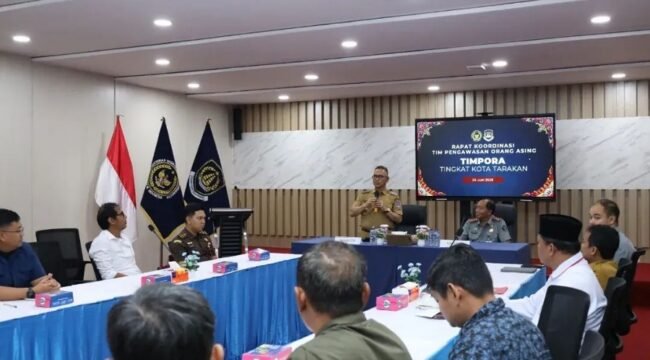 Wali Kota Tarakan dr. Khairul buka rakor Timpora di Kantor Imigrasi Kelas II TPI Tarakan. Foto: Humas