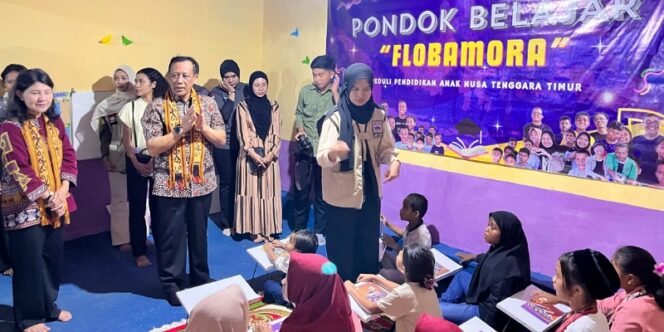 
					Kapolda Kaltara Irjen Pol Hary Sudwijanto Mengunjungi Pondok Belajar Anak Nusa Tenggara Timur Dalam Kegiatan Silaturahmi Bersama Warga NTT di Tarakan. Foto: ist