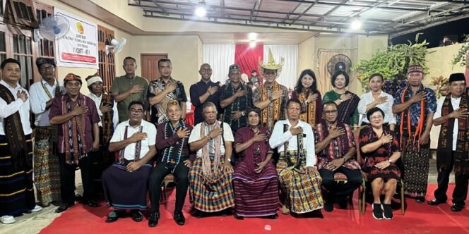 
					Foto Bersama Kapolda Kaltara Beserta Jajaran PJU dan Kapolres Tarakan dengan Pengurus K2NTT Kota Tarakan. Foto: ist