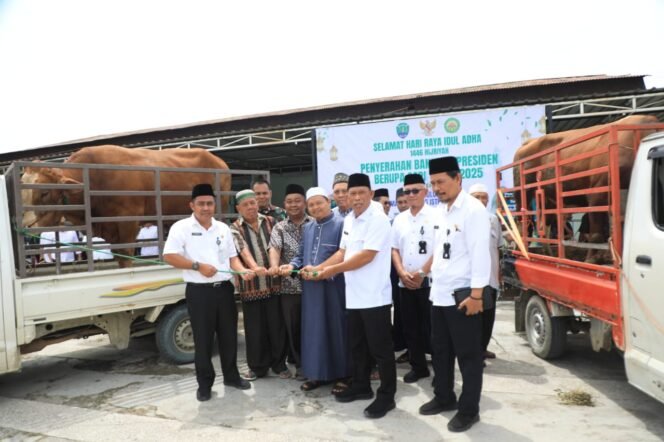 
					Wujud kepedulian pemerintah Kabupaten Bulungan terhadap warganya yang melaksanakan ibadah kurban, di Hari Raya Idul Adha tahun ini akan turut serta menyumbangkan sebanyak 16 ekor sapi. 
