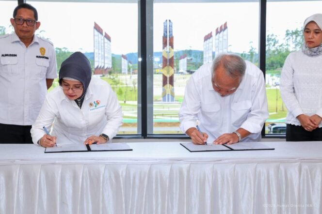 
					Otorita Ibu Kota Nusantara (IKN) dan Badan Pusat Statistik (BPS) secara resmi menandatangani Nota Kesepahaman atau Memorandum of Understanding (MoU) tentang penyediaan, pemanfaatan, dan pengembangan data dan/atau informasi statistik. Penandatanganan berlangsung di Kantor Otorita IKN, Nusantara pada Selasa (03/06/2025).